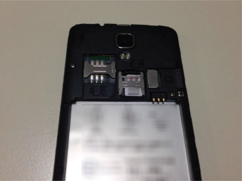 SIMスロットがきつきつなんですが、なんとか。