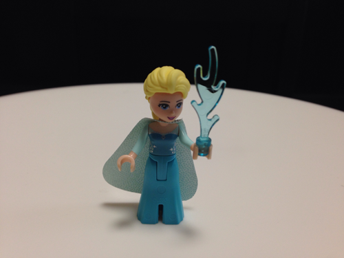 2の袋にはエルサのフィギュア！