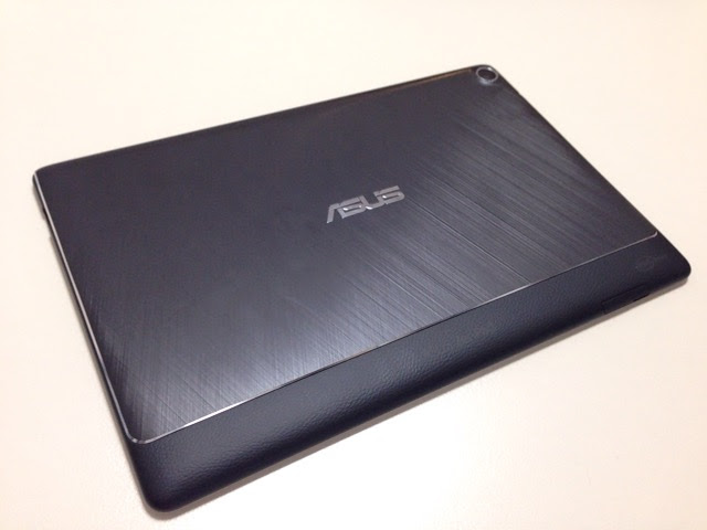 特に背面のデザインが特徴的です。