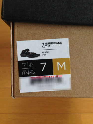 サイズはUS7。日本サイズだと25.0です。