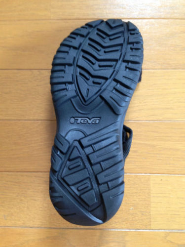 ソールもゴツいですよ。