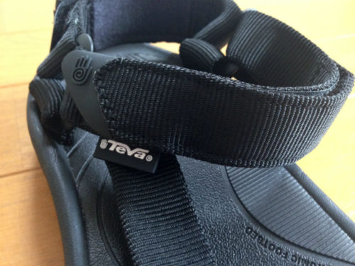 3点で足をホールドするので、絶妙なフィット感。