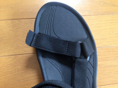 3点で足をホールドするので、絶妙なフィット感。