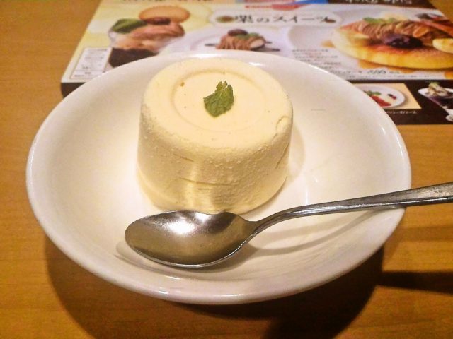 「糖質控えめ・バニラアイスケーキ」（1 食あたり 糖質 5.1g）